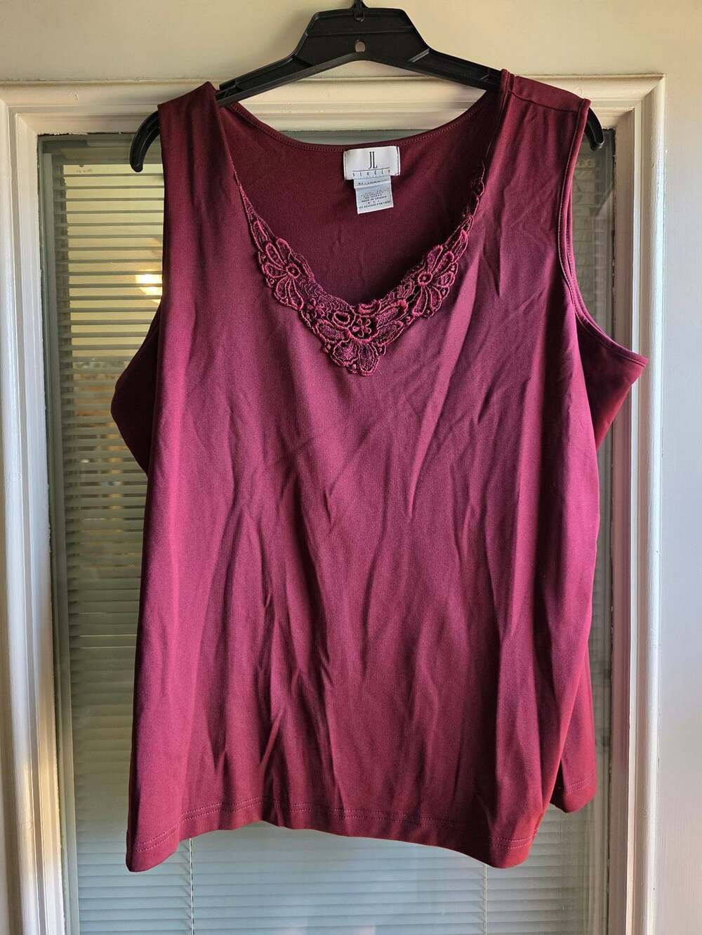 JL Studio Tank Top Size 1X Maroon V-Neck Lace Trim Sleeveless Shirt